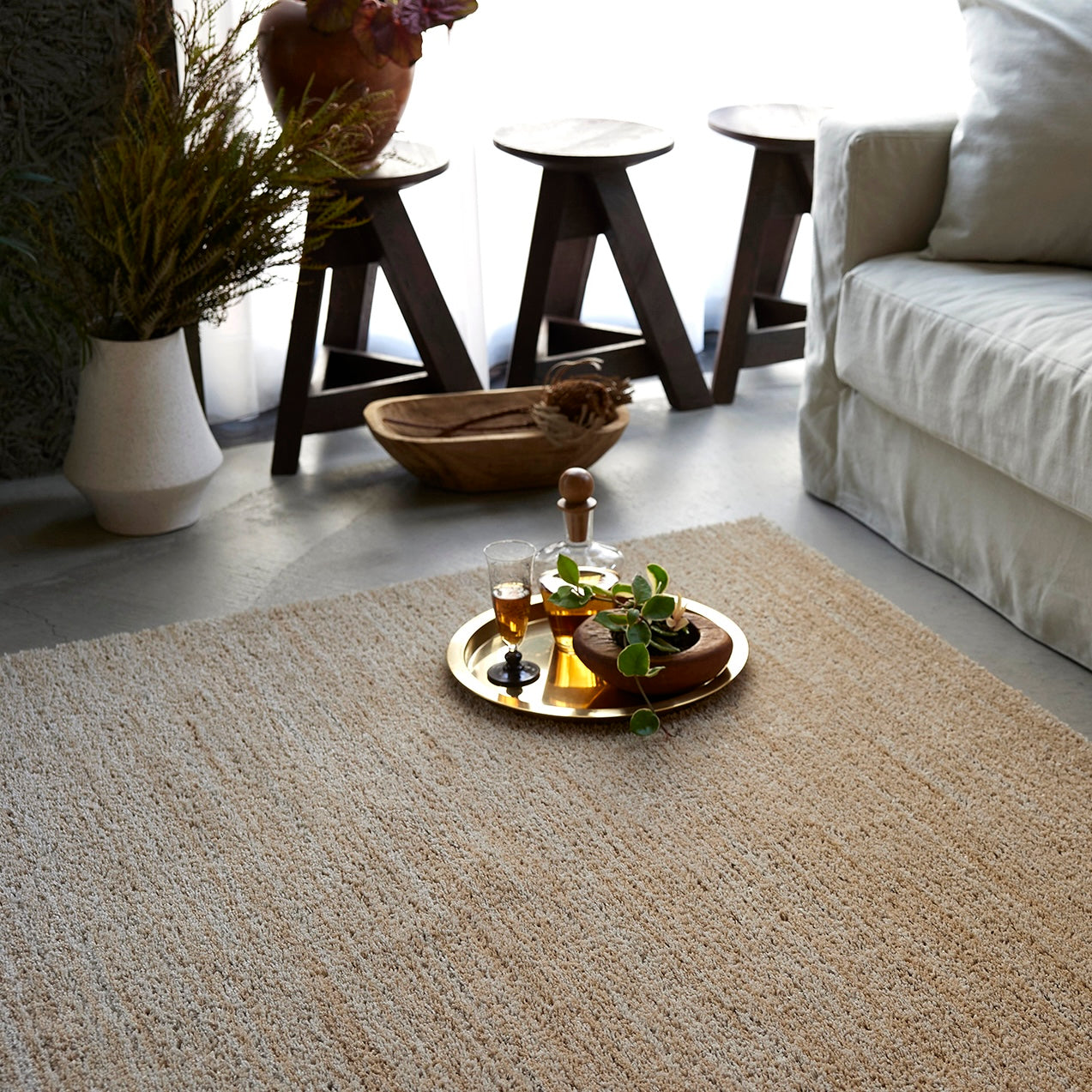 ベージュのナチュラルラグ