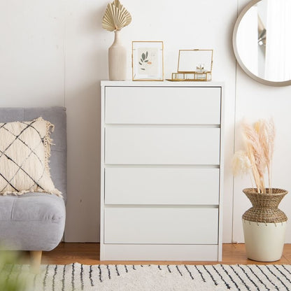 白のチェストを部屋の中でソファの横に置いている