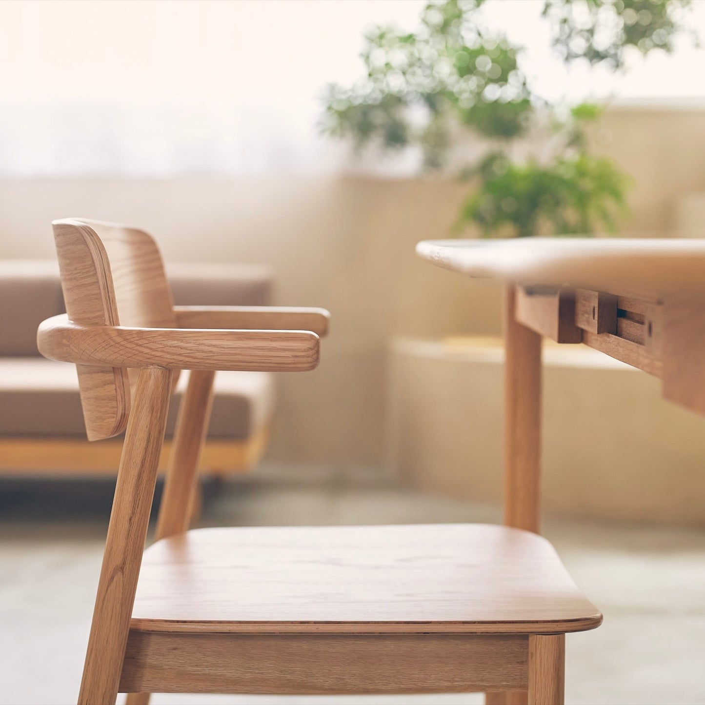 ヌークダイニングハーフアームチェア