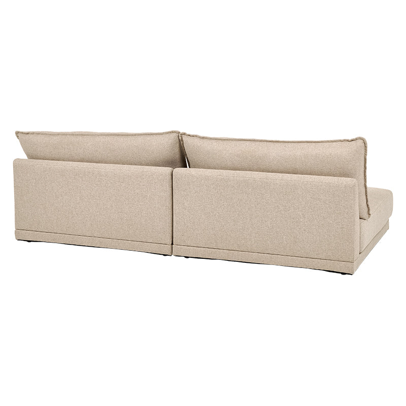 座面が広い2人掛けのソファの背面