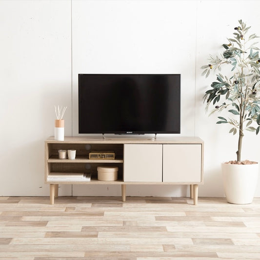 リビングに置かれたバイカラーのテレビボード