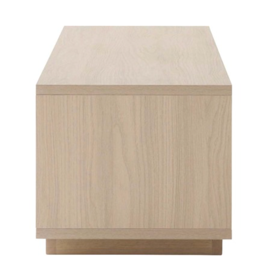 ナチュラルな木目調のスライド扉付きテレビボード