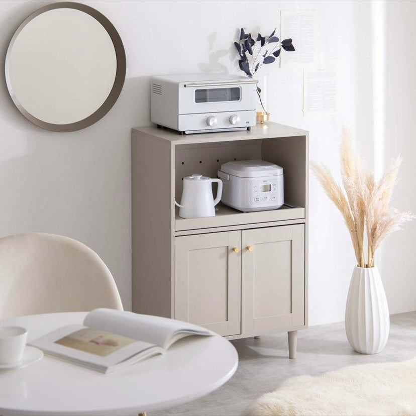 リビングに置かれたグレージュカラーのレンジ台