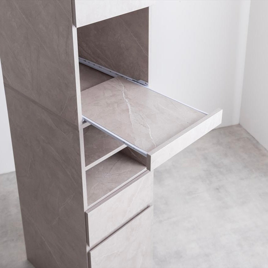 グレーの隙間キッチンボード