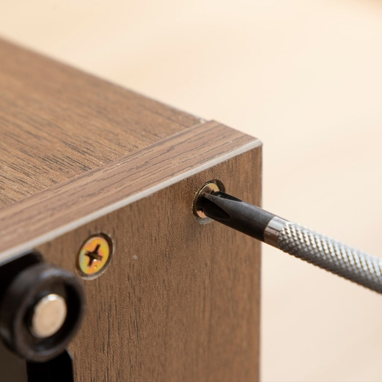 木目調脚付きキャビネット