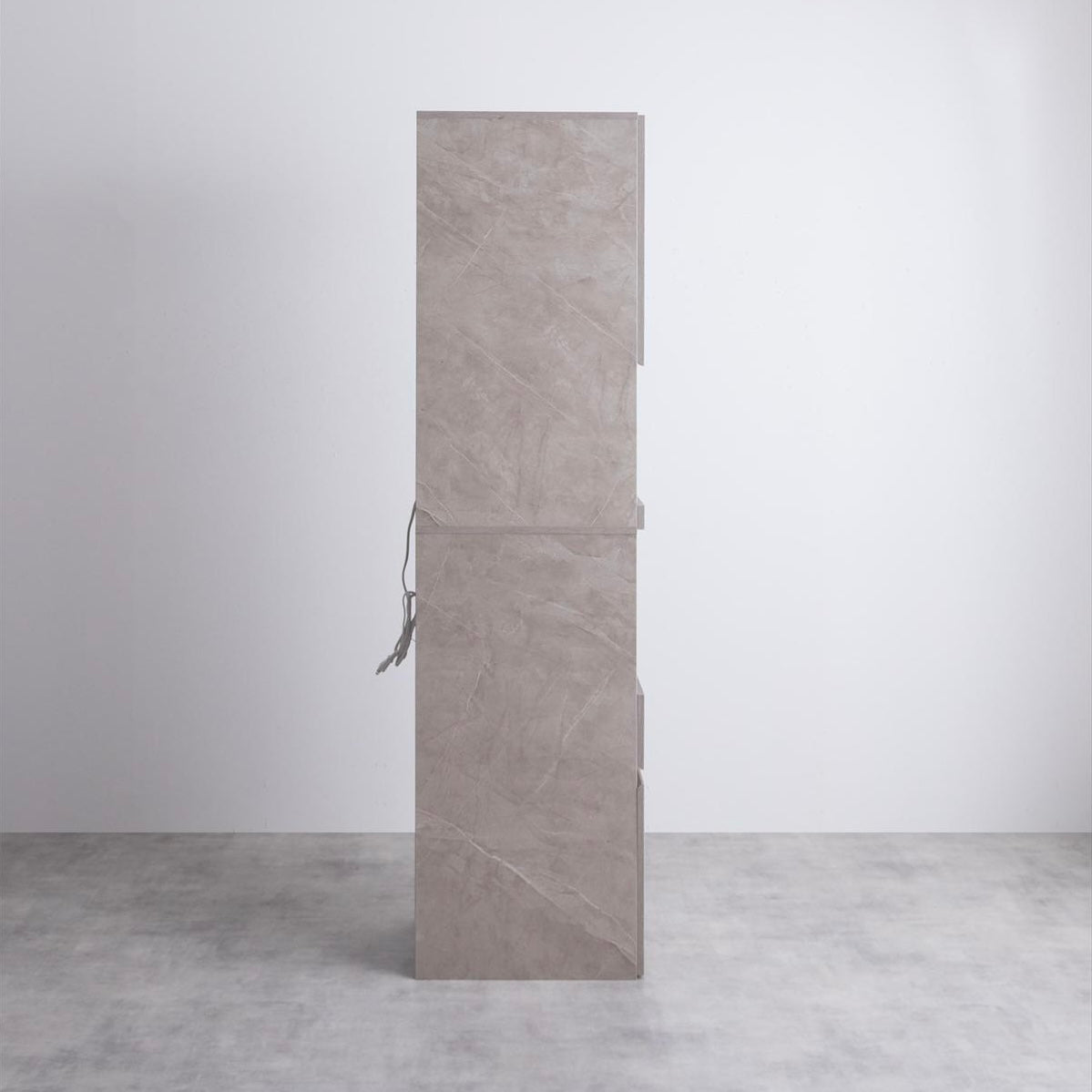 グレーの隙間キッチンボード