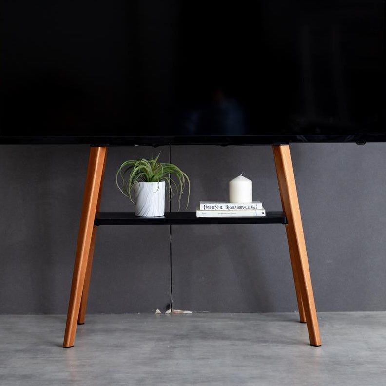 ブラックのラックが付いたウッド脚のテレビスタンド