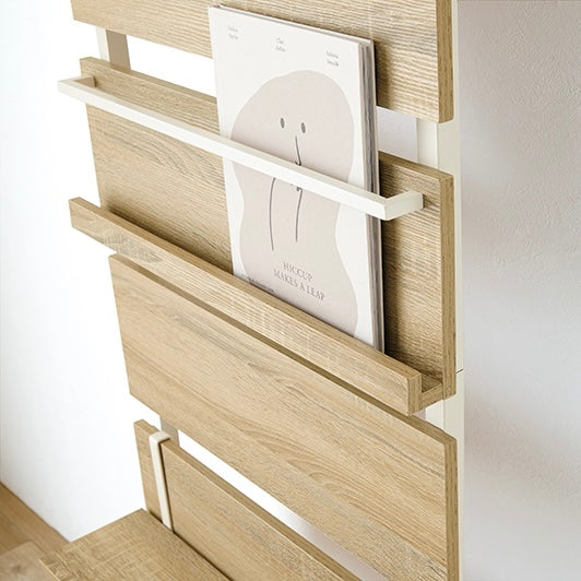 ナチュラルの突っ張りディスプレイラック