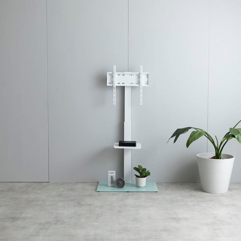 ラック付きのホワイトのテレビスタンドが壁に寄せられている様子