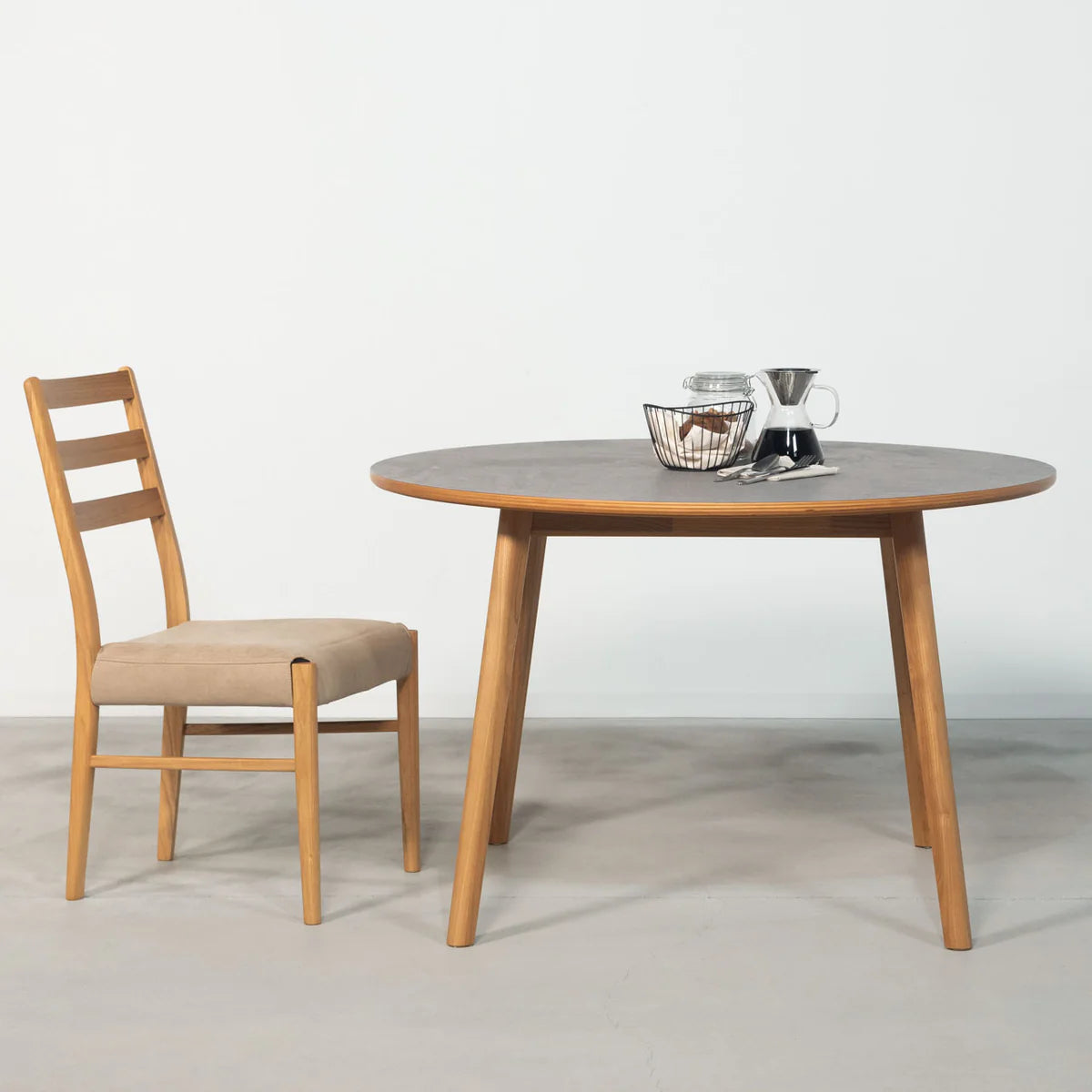 アーティークラウンドテーブル