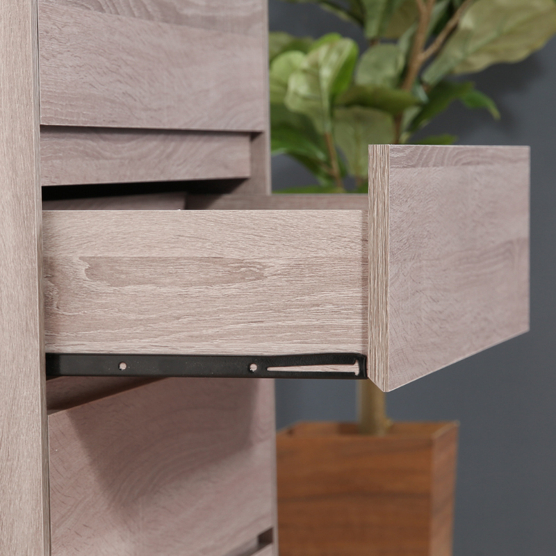 4段チェストグレーの引き出し部分を写している様子