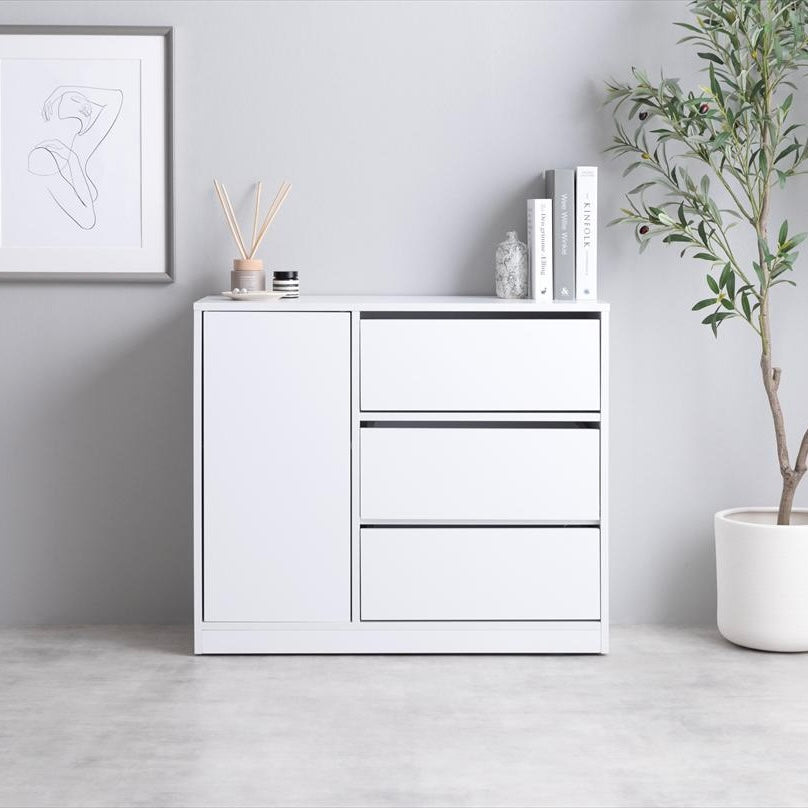 キャスター付がついたホワイトのチェスト