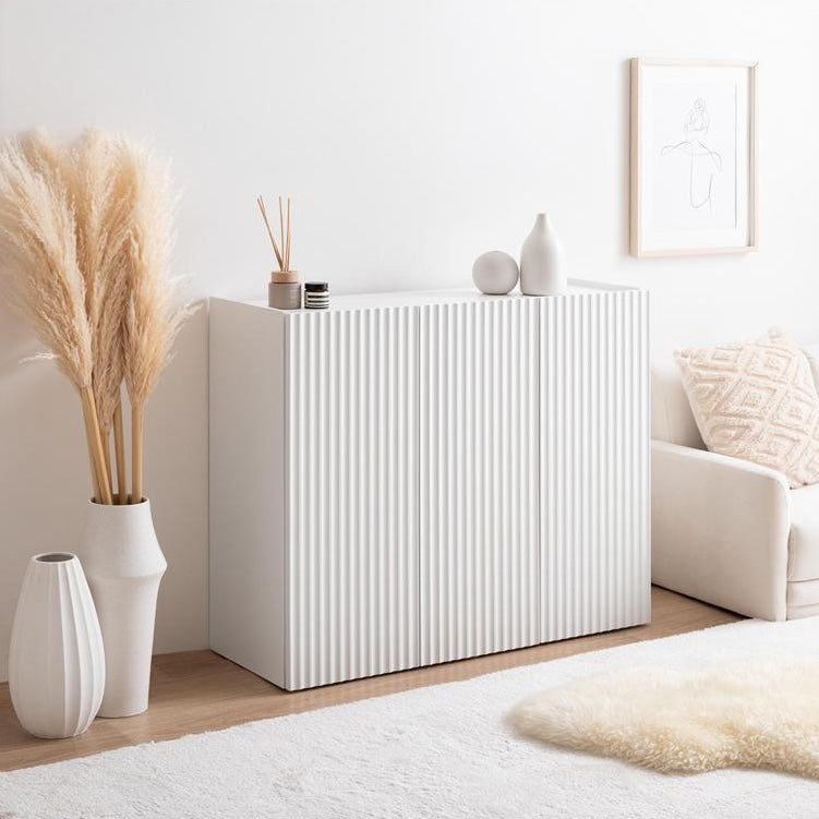 波型扉のホワイトのキャビネット