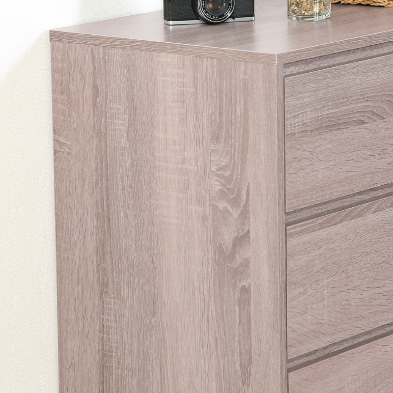 4段チェストグレーの本体側面部分を写している様子