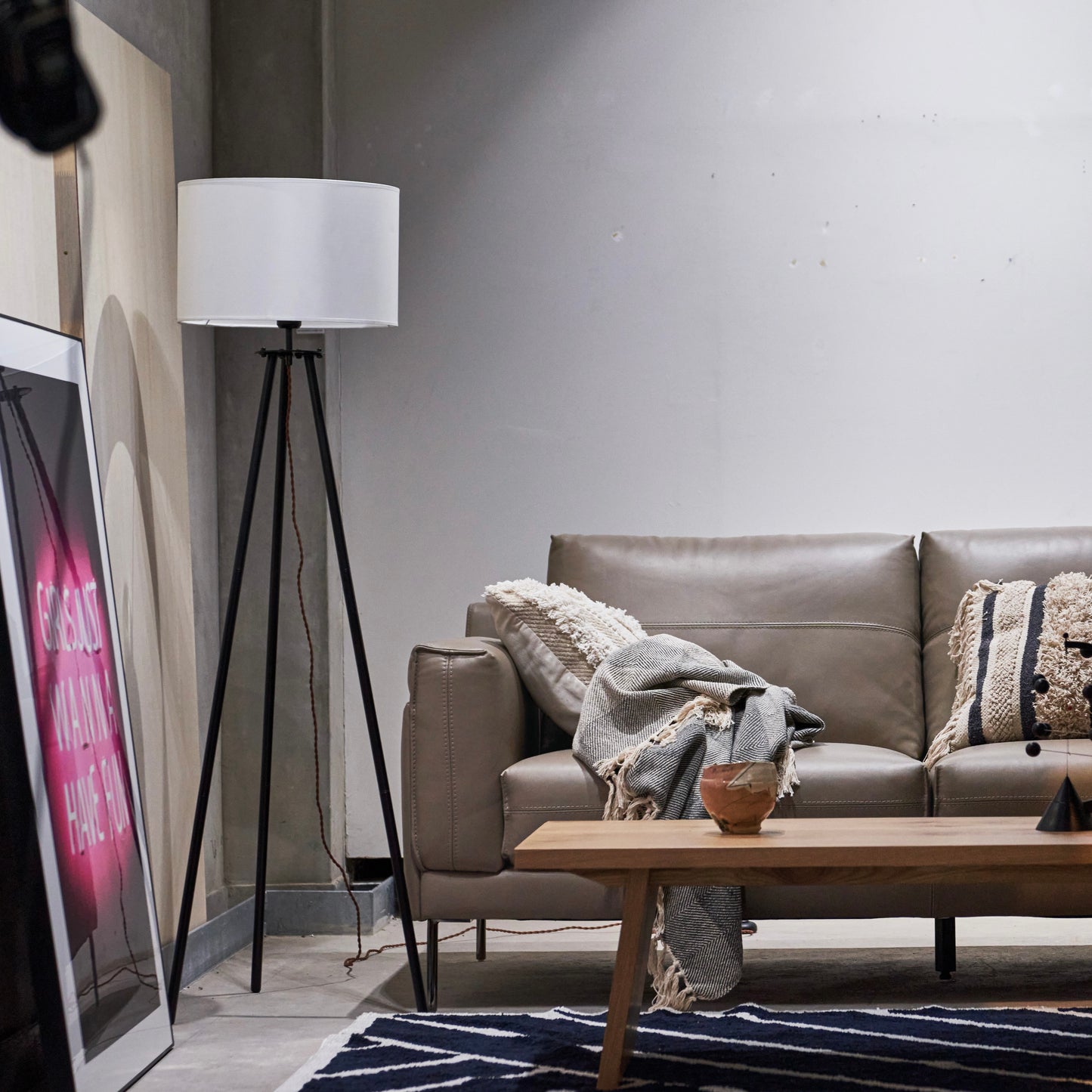 シンプルスチールスタンドライト