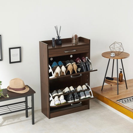 ブラウンのフラップ扉式のシューズケース