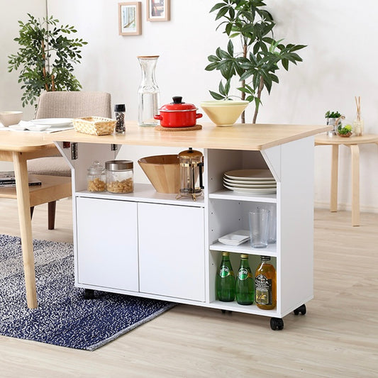 折りたたみ式のキッチンワゴンがダイニングに置かれている様子