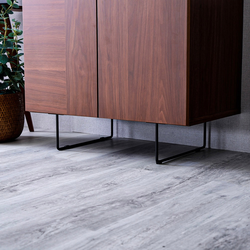 幅75cmの可動棚付きウォルナット仕上げで黒のスチール脚がスタイリッシュなサイドボード