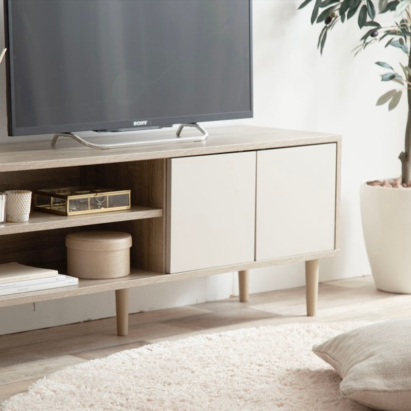 バイカラーのテレビボードの扉部分