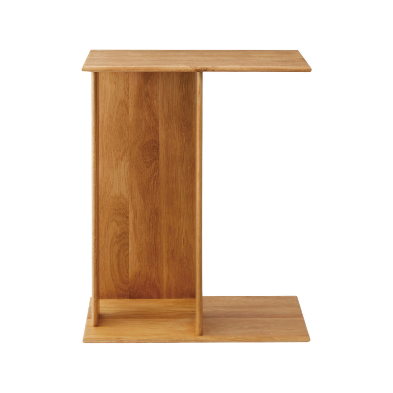 ラック付きオークサイドテーブルを白抜きでサイドから写している写真