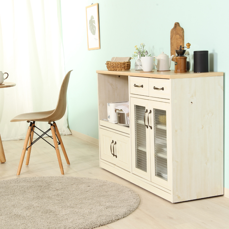 ダイビングにキッチンカウンターが置いてある様子