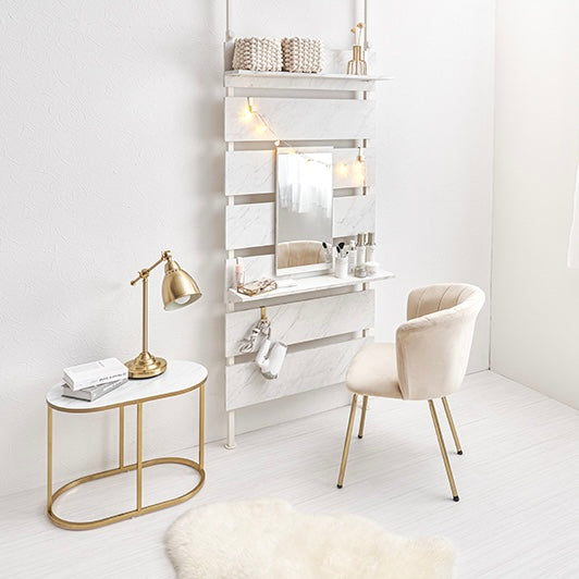 マーブルホワイトの突っ張りミラー付きラック