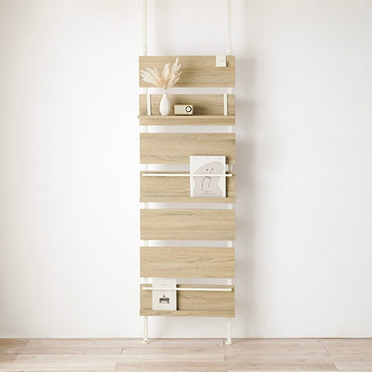 ナチュラルの突っ張りディスプレイラック