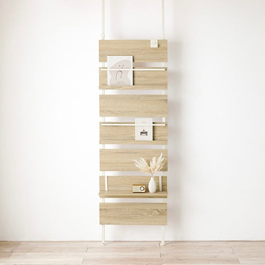 ナチュラルの突っ張りディスプレイラック