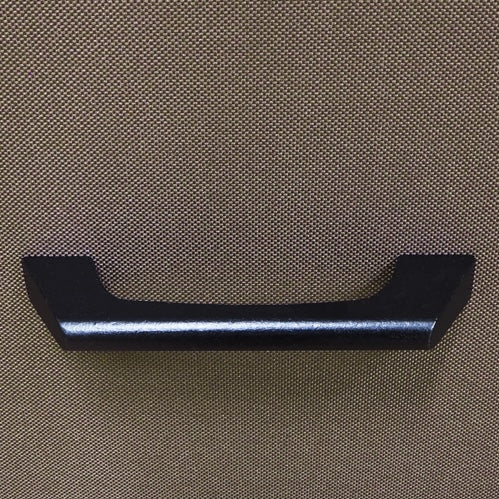 ブラウンの衣類を掛けるハンガーポールと7杯の引き出しを組み合わせた多機能なハンガーラックの引き出しの引き出しの取っ手部分