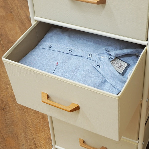 アイボリーの衣類を掛けるハンガーポールと7杯の引き出しを組み合わせた多機能なハンガーラックの引き出しを開けた様子