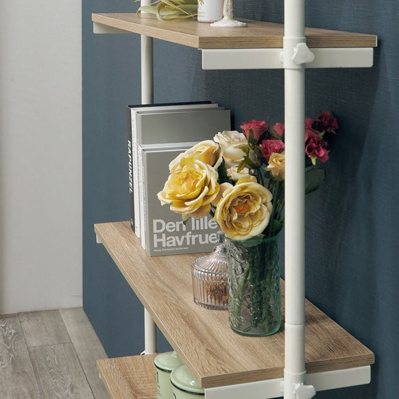 [幅90cm]突っ張りシェルフナチュラルに小物雑貨が置かれている様子