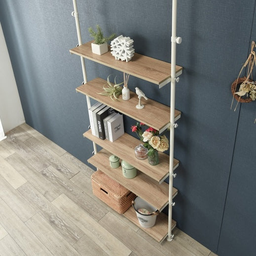 [幅90cm]突っ張りシェルフナチュラルが壁掛けされている様子