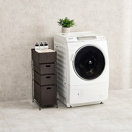 幅25.5cmのスリム設計のランドリー引出し収納を脱衣所で使っているところ