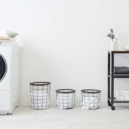 ダークブラウンのキャスター付き3段丸型バスケットランドリーラックのバスケット