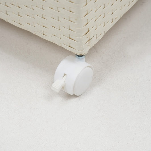 ホワイトのキャスター付ラタン調収納ボックスのキャスター