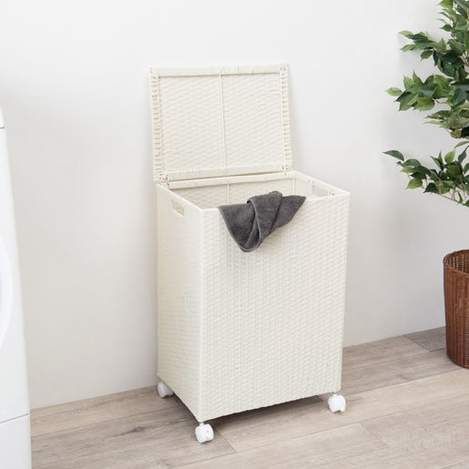 ホワイトのキャスター付ラタン調収納ボックス