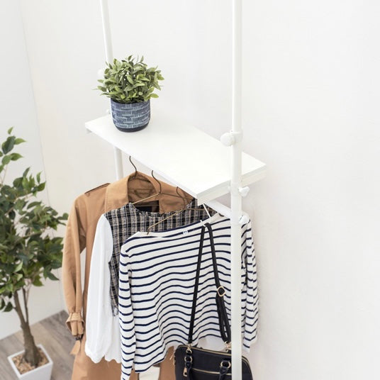 突っ張りハンガーラックのホワイト