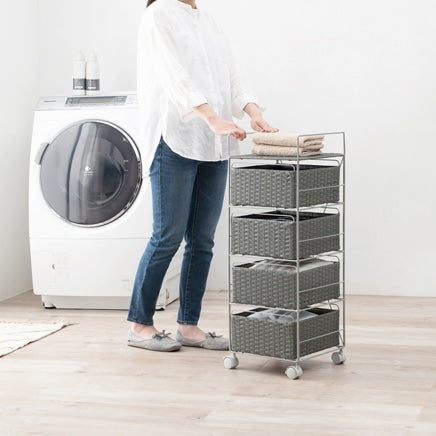 グレーの幅30cmのスリムな設計の引き出し収納が置いてある脱衣所