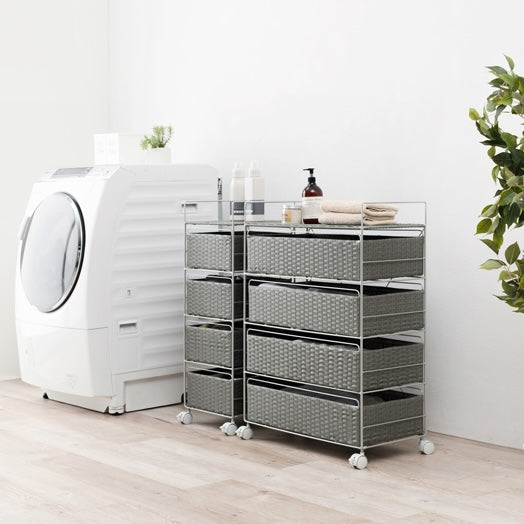 グレーの幅30cmのスリムな設計の引き出し収納が置いてある脱衣所