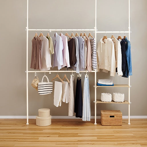 ホワイトの突っ張り伸縮ハンガーラック