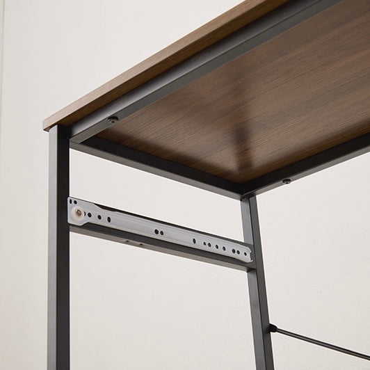 ブラウンカラーのゴミ箱上収納の天板の裏側