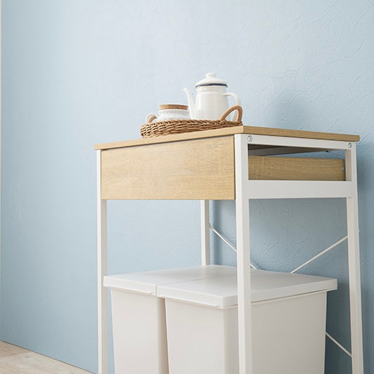 ナチュラルカラーのゴミ箱上収納の引き出し部分