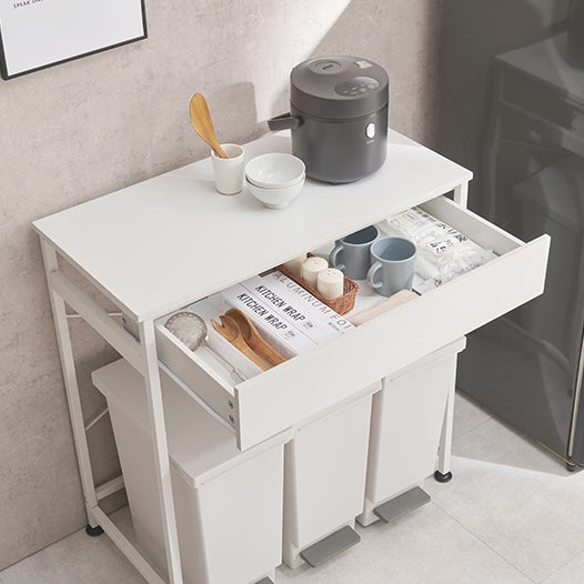 ホワイトのゴミ箱上収納の引き出しの中にカトラリーが入っている