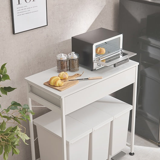 ホワイトのゴミ箱上収納の上にトースターが置かれている