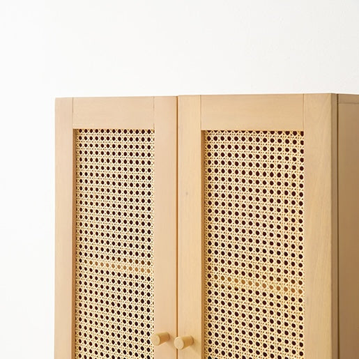 ラタン収納キャビネットの棚上部を写している