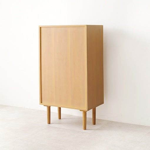 ラタン収納キャビネットの裏側を写している