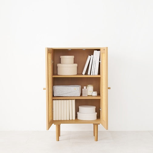 ラタン収納キャビネットの扉を全て開けている状態