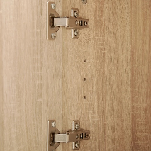 可動棚付き木目調キャビネットナチュラルの扉部分を写している