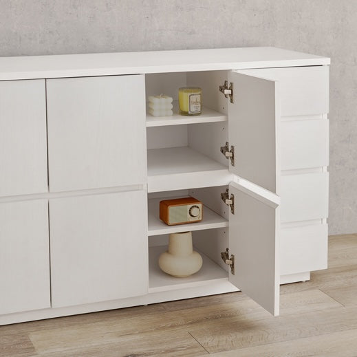 可動棚付き木目調キャビネットホワイトの扉を開けた状態を写している