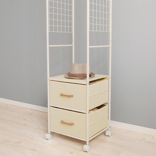 ホワイトのスリムなハンガーラックの収納部分